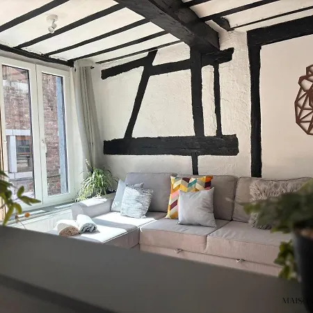 Petite Maison Typique En Outremeuse - 2 A 4 Personnes *