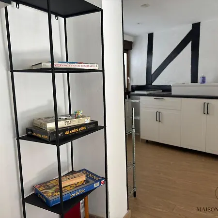 Petite Maison Typique En Outremeuse - 2 à 4 Personnes *